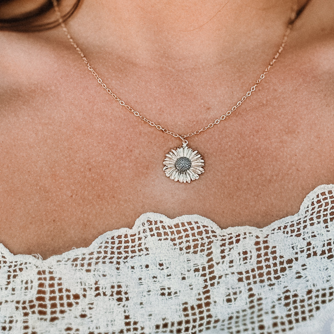 Mixed Metal DAISY NECKLACE